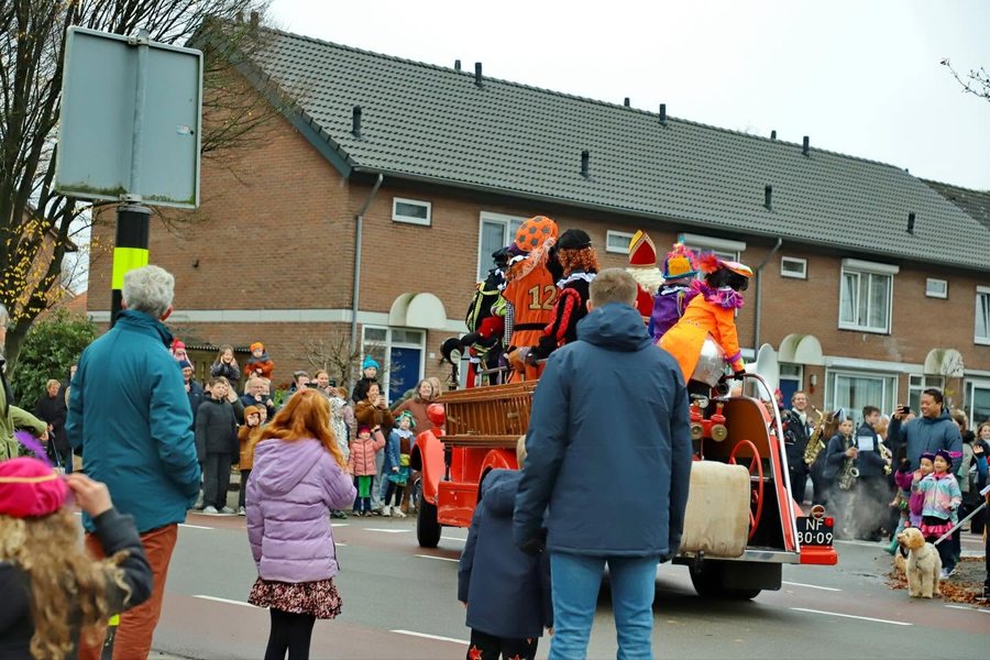 Publiek langs de route tijdens de intocht