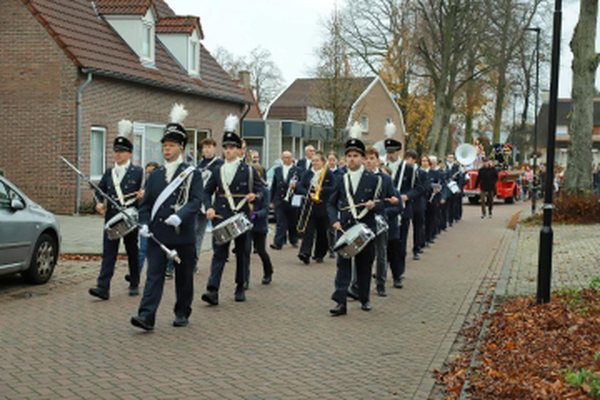 Muziekkorps tijdens de intocht